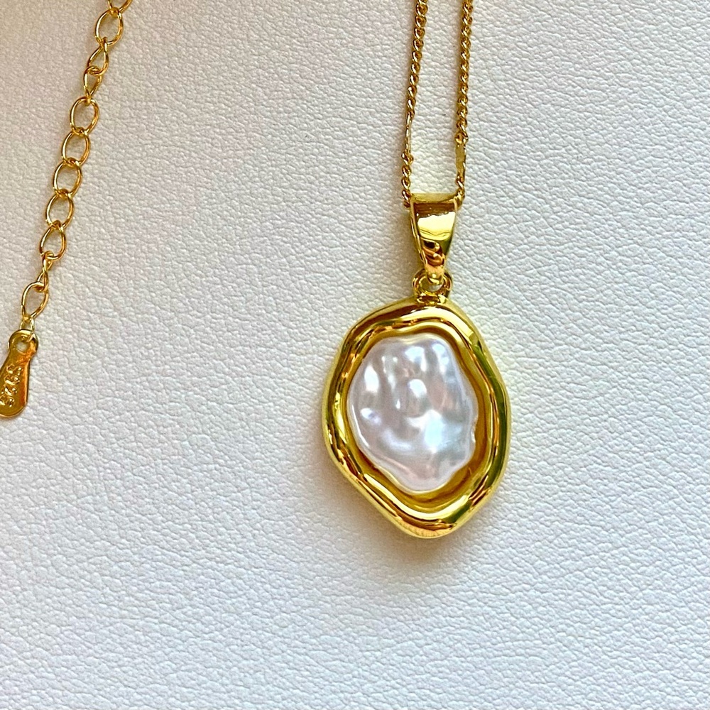 Gold Pearl Baroque Pendant Necklace
